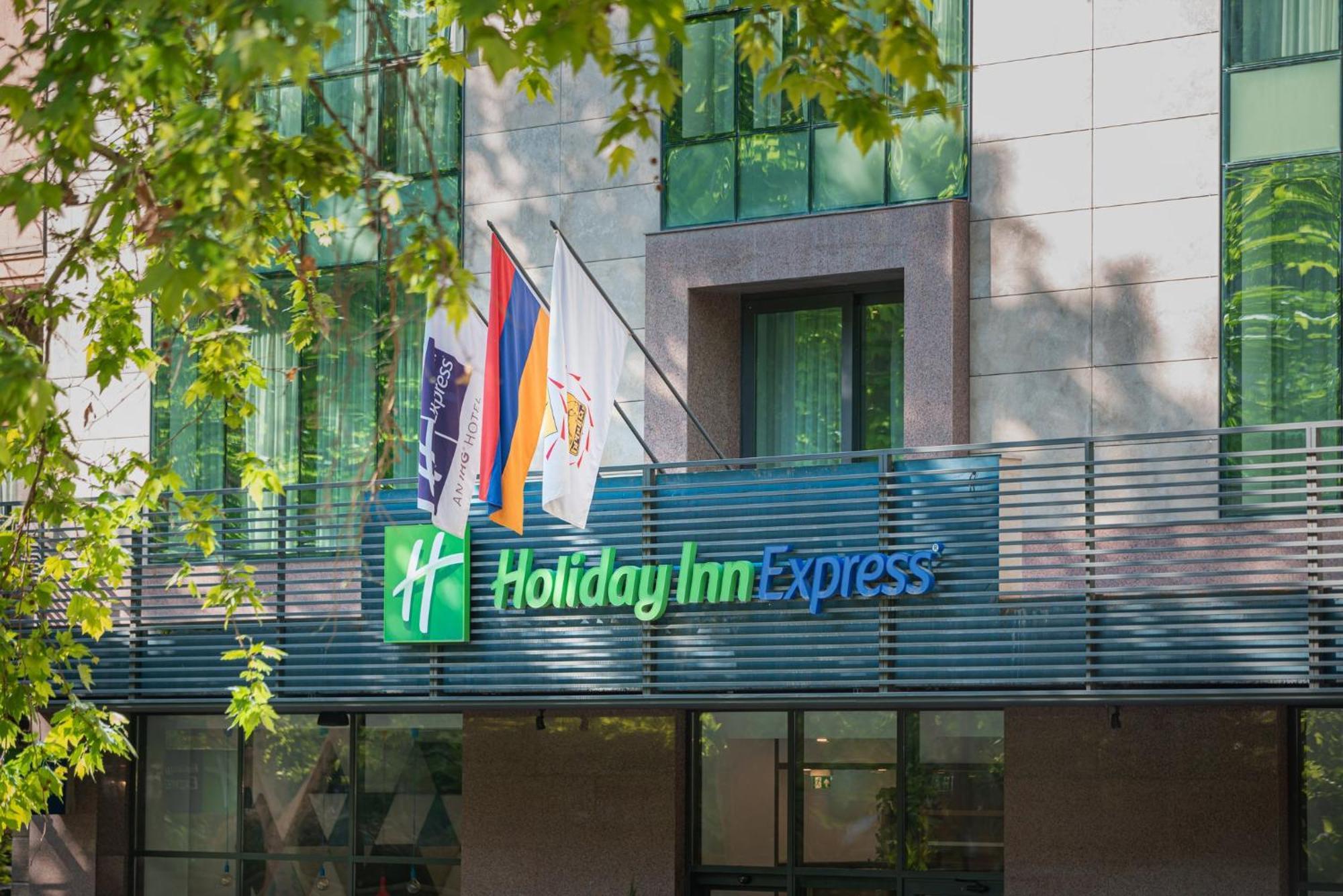 Holiday Inn Express - Yerevan, An Ihg Hotel Zewnętrze zdjęcie