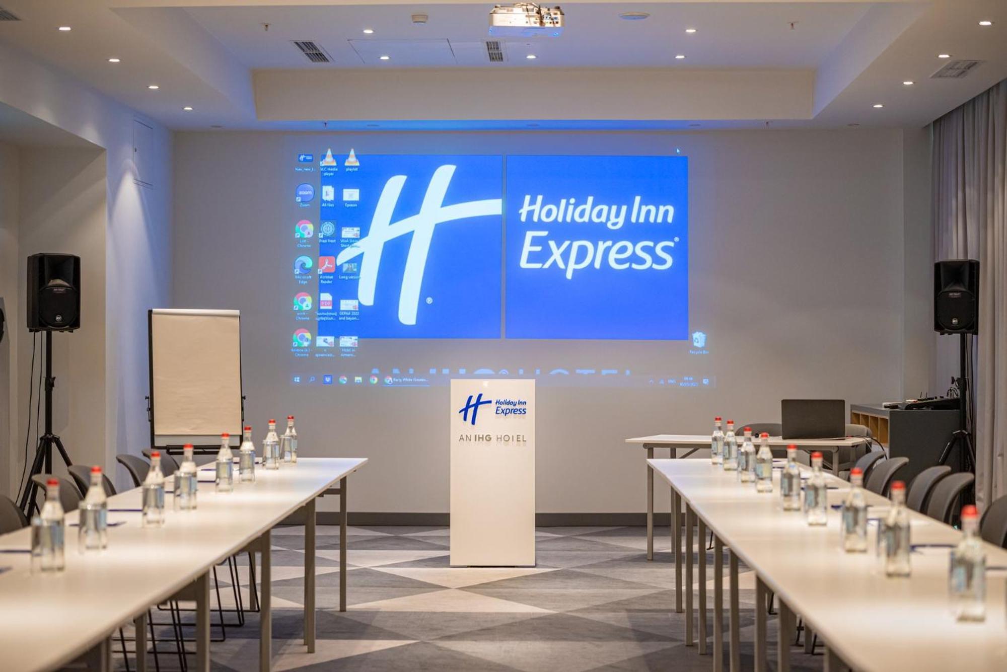 Holiday Inn Express - Yerevan, An Ihg Hotel Zewnętrze zdjęcie